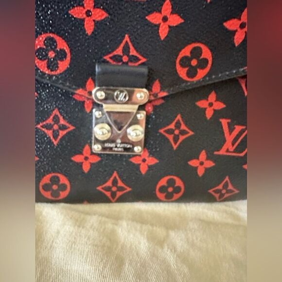 LOUIS VUITTON Limited Edition Monogram Infrarouge Canvas Pochette Metis - Picture 4 of 16